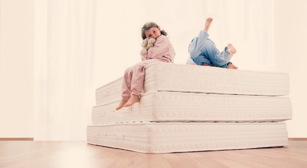 55000779cc853-mattress-shopping-2-5q0ba5-orig-master-1