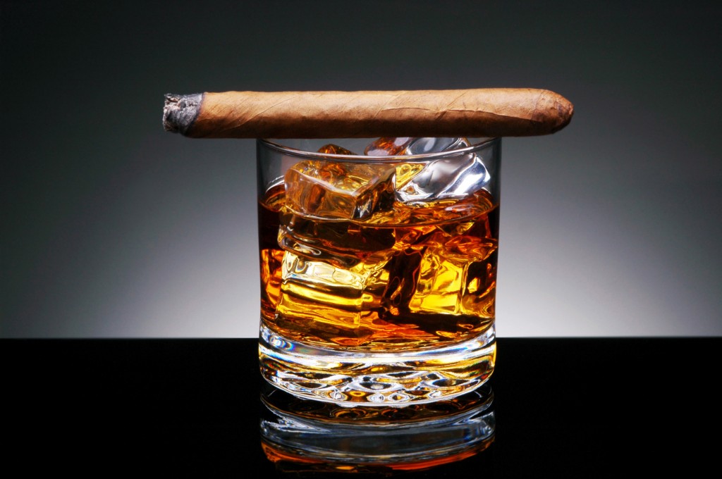 background-stakan-kubiki-ice-alcohol-drink-cigars-tobacco